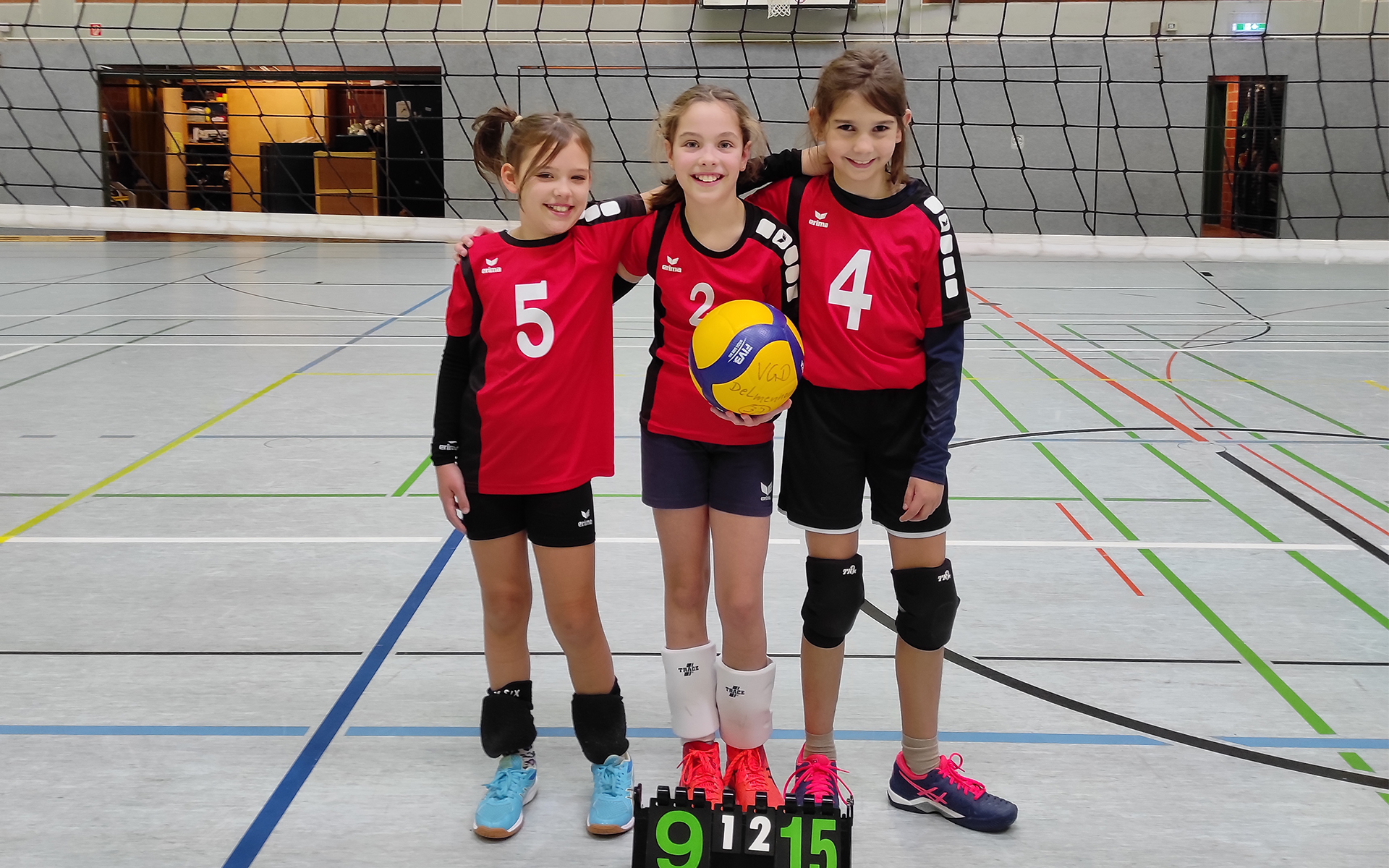 Drei Mädels von der Volleyballgemeinschaft Delmenhorst bei den Bezirksmeisterschaften 2022